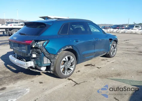 2022 Audi E-Tron Premium Quattro z USA, uszkodzony, nr VIN WA1AAAGE0NB010560